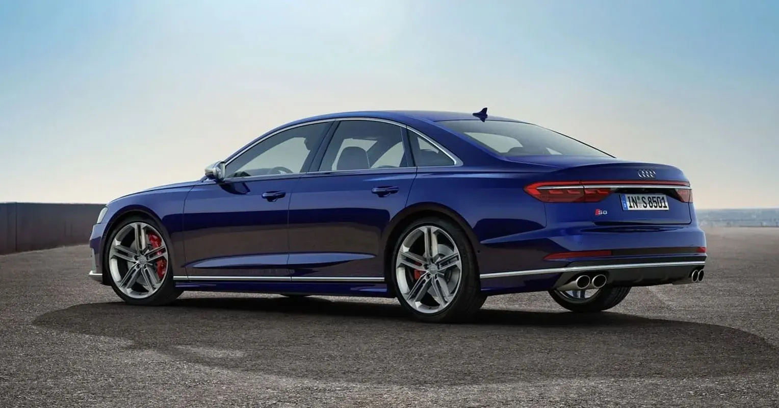 Vista lateral del Audi S8 2020 en color azul
