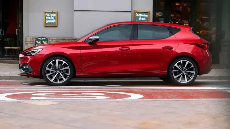 Perfil lateral deportivo del SEAT León