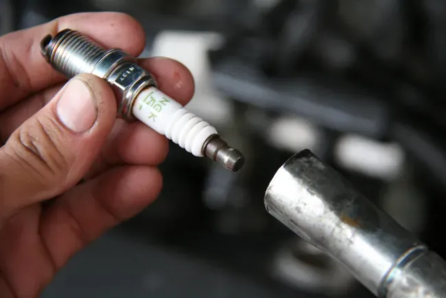Reemplazo de bujía de auto
