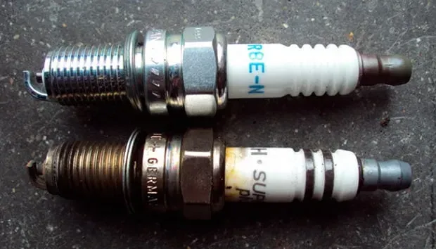 Comparación entre una bujía en buen estado y una en mal estado