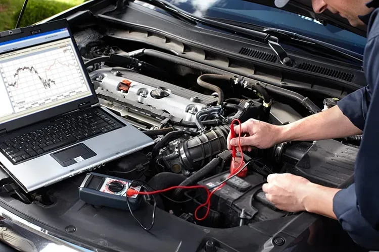 Revisión de voltaje de batería en auto