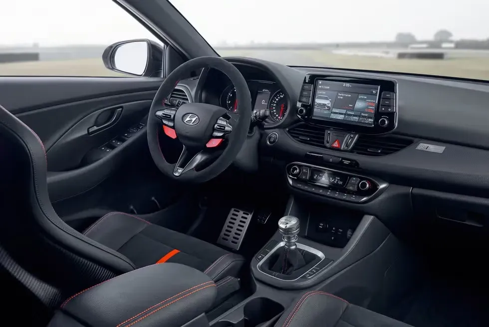 Interior del Hyundai i30 N con asientos deportivos