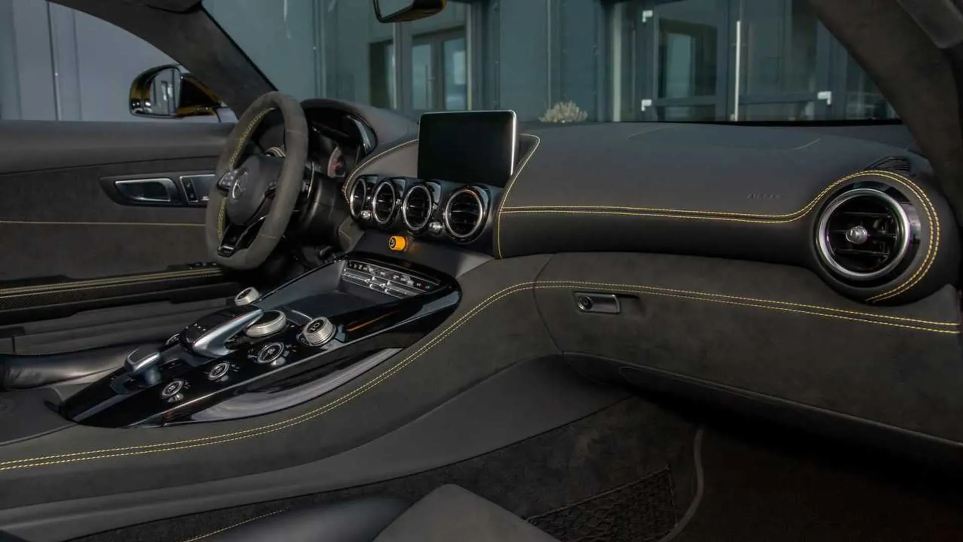Interior Mercedes-AMG GT-R Pro 2025