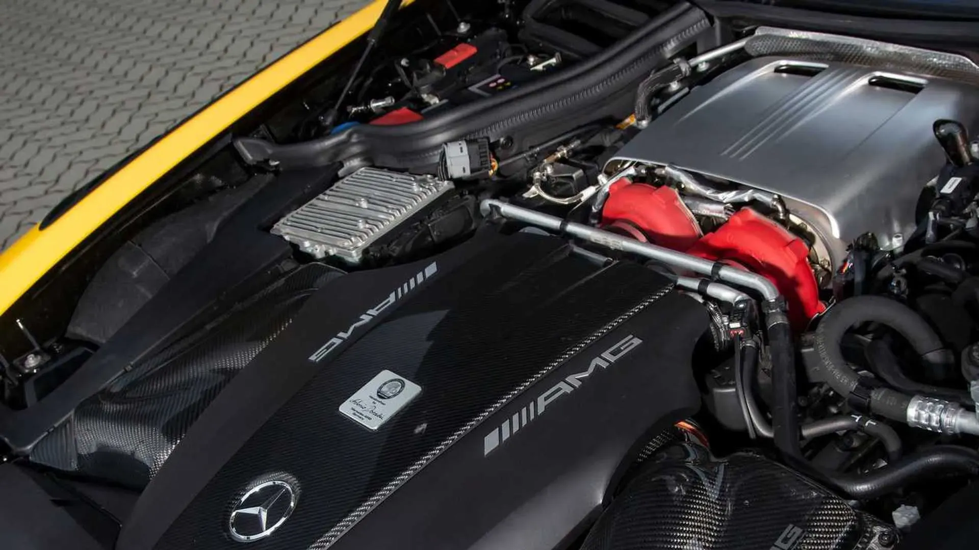 Motor Mercedes-AMG GT-R Pro 2025