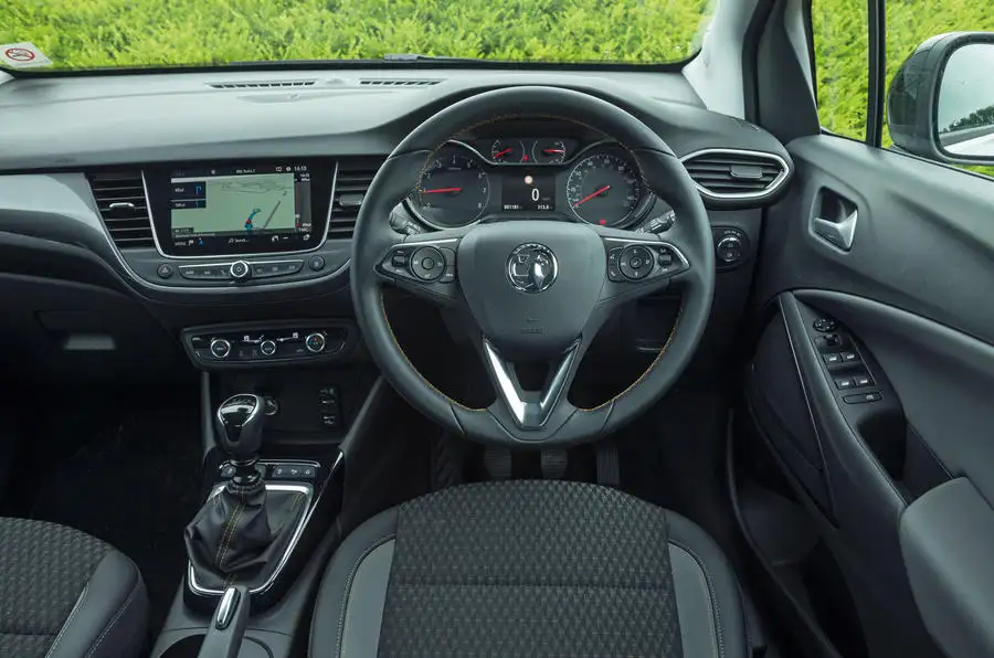 Interior y panel de control del Vauxhall Crossland X
