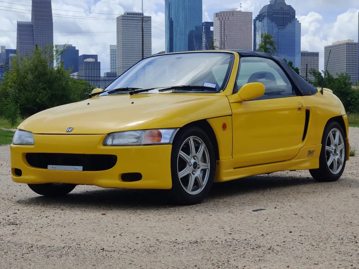 El Honda Beat 1991 en color rojo