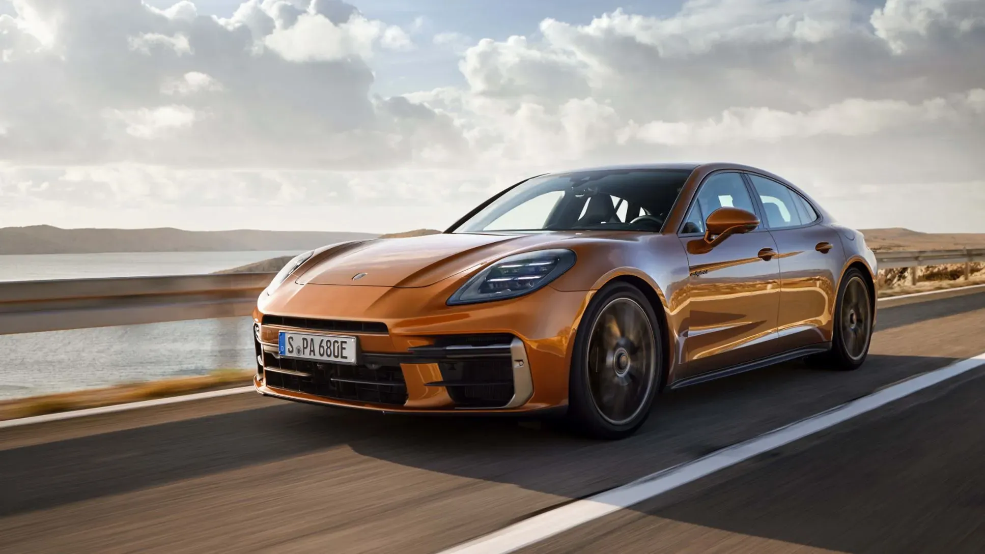 Porsche panamera turbo se hybrid (2023) naranja