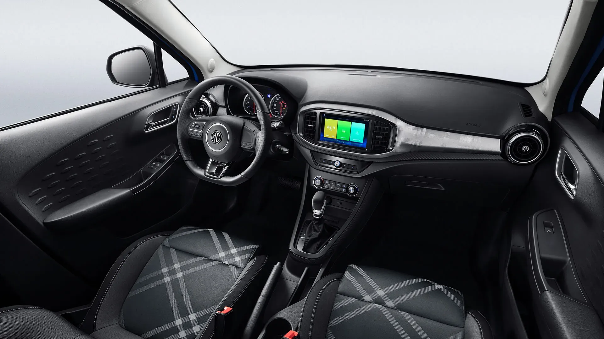 Vista frontal y lateral del MG3 mostrando su diseño deportivo