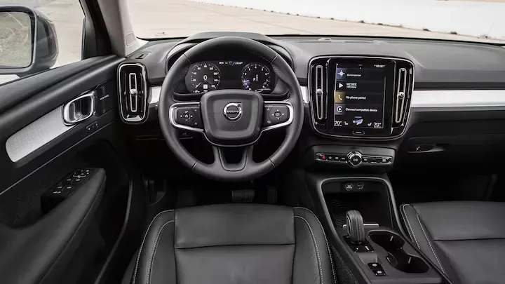 Dashboard y pantalla central del Volvo XC40 2019