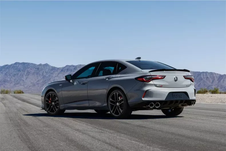Vista lateral del Acura TLX 2025 en color gris