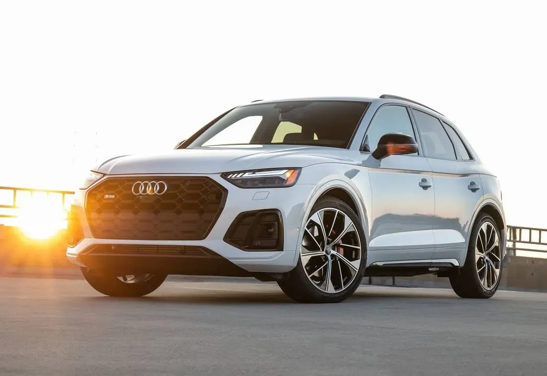 Audi SQ5 2024 en movimiento