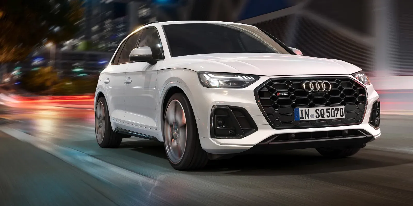 Audi SQ5 Blanco 2024 de frente