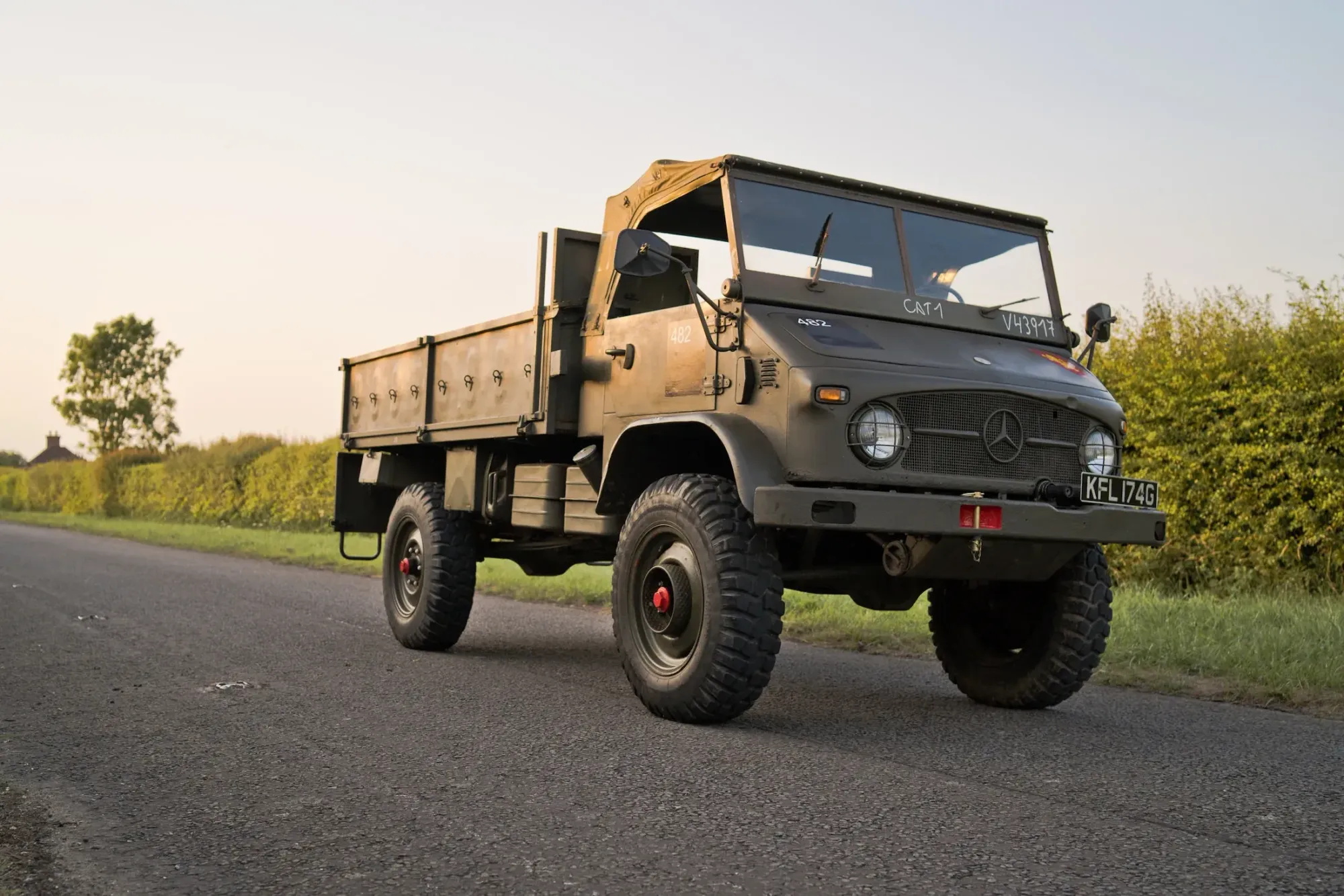 Unimog 404 Marrón