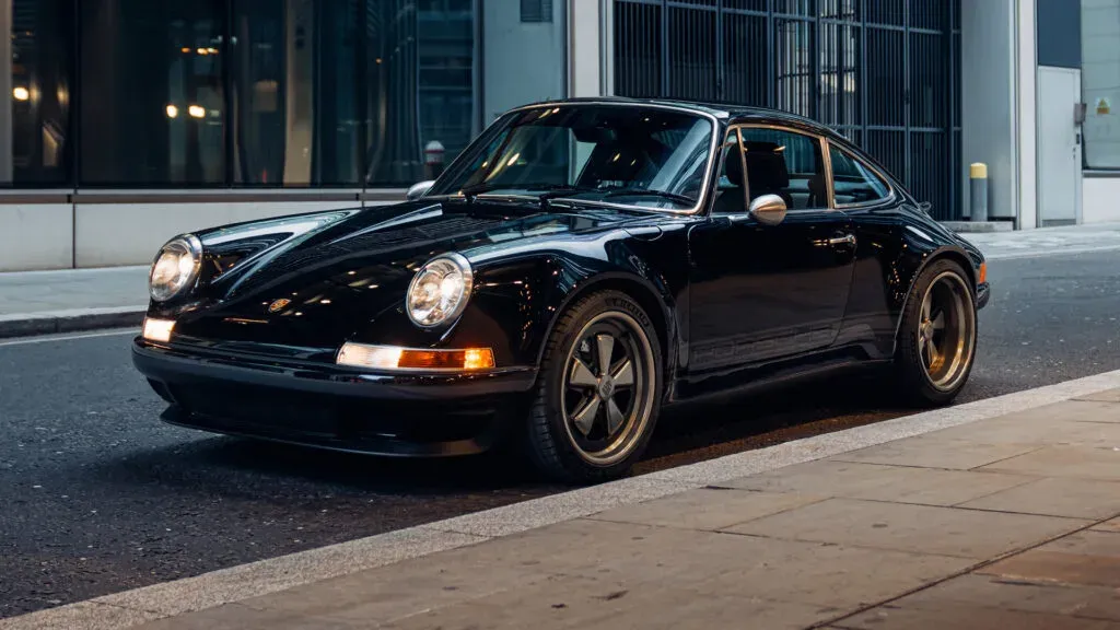 Porsche 911 Restomod por Theon Design