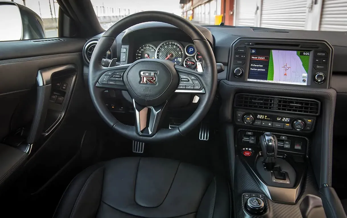 Interior Nissan GT-R 2014