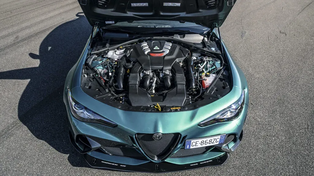 Motor V6 biturbo del Alfa Romeo Giulia GTAm