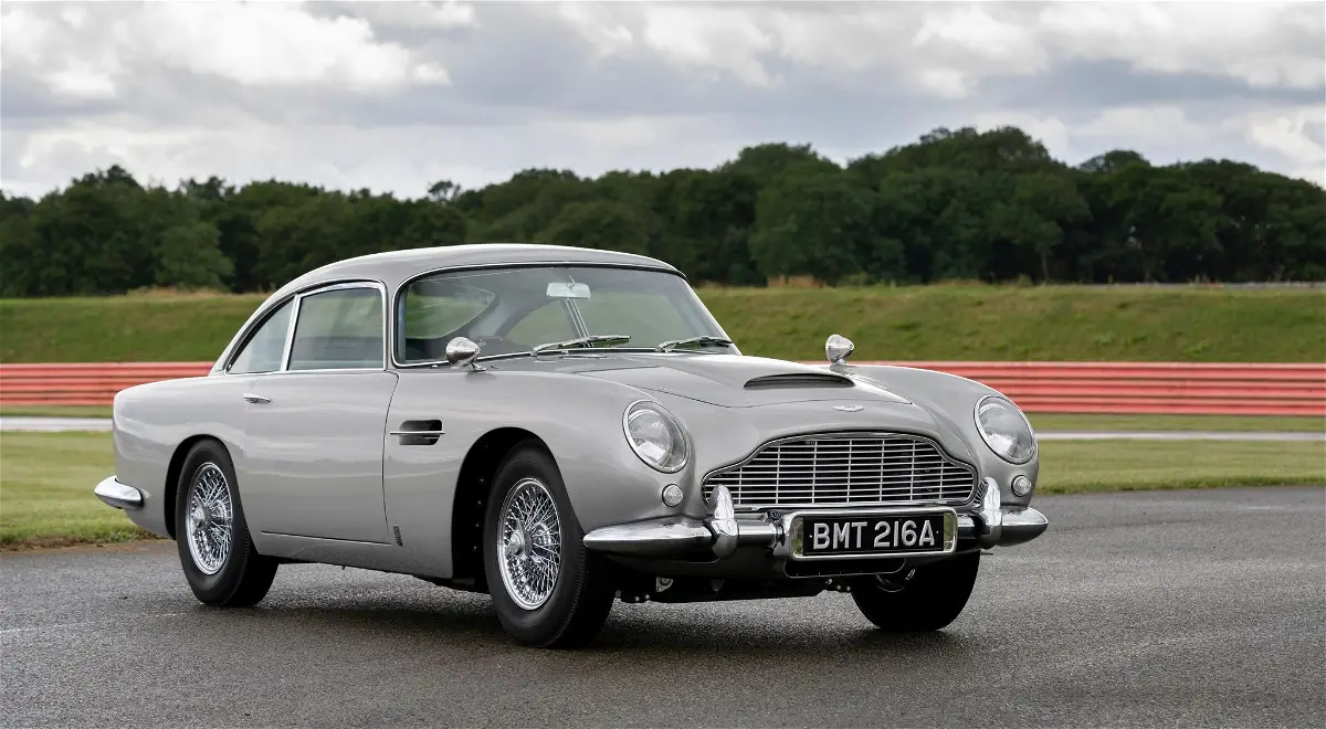 Aston Martin DB5 Plateado, clásico icónico