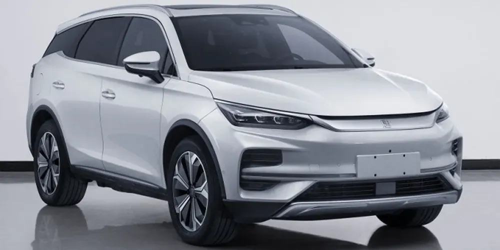 BYD Tang Blanco de perfil