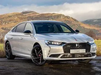 Interior de un sedán ejecutivo