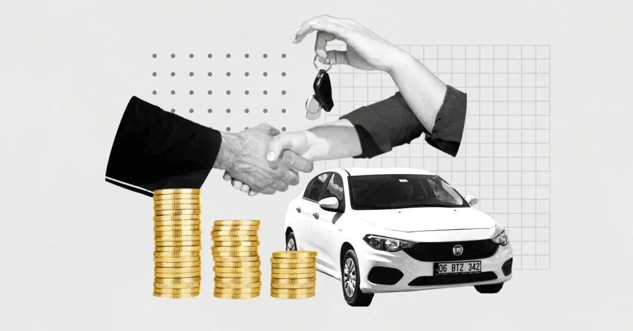 Manos estrechándose junto a un auto y pila de monedas