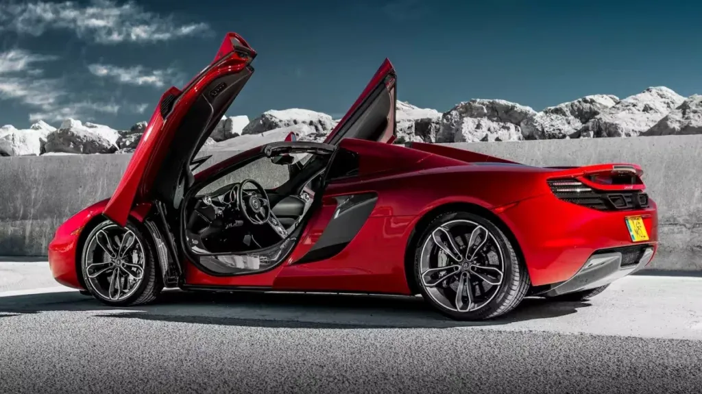 Lateral McLaren MP4-12C Rojo en circuito