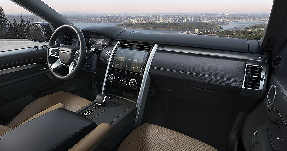 Interior Land Rover Discovery Sport 2024 con pantalla central