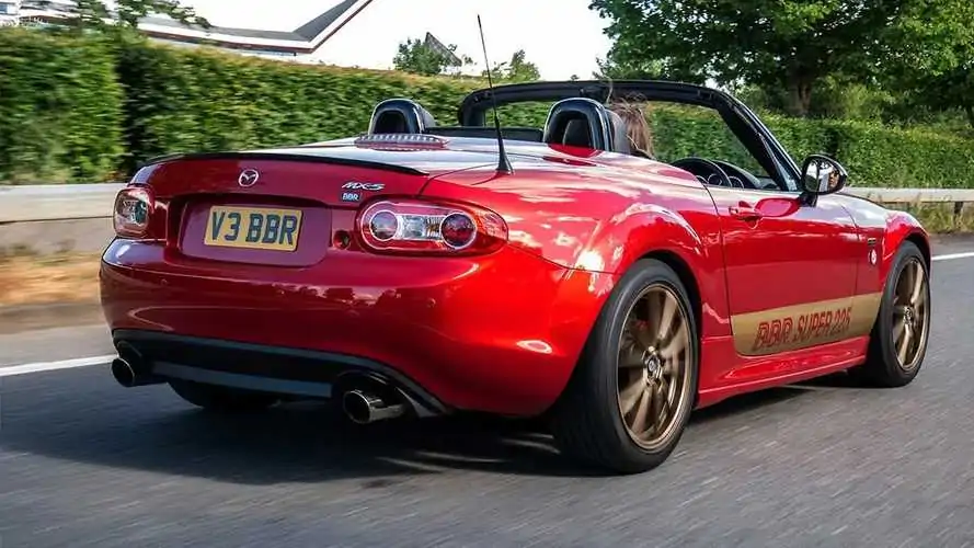 Parte trasera del Mazda MX-5 BBR Turbo en color rojo
