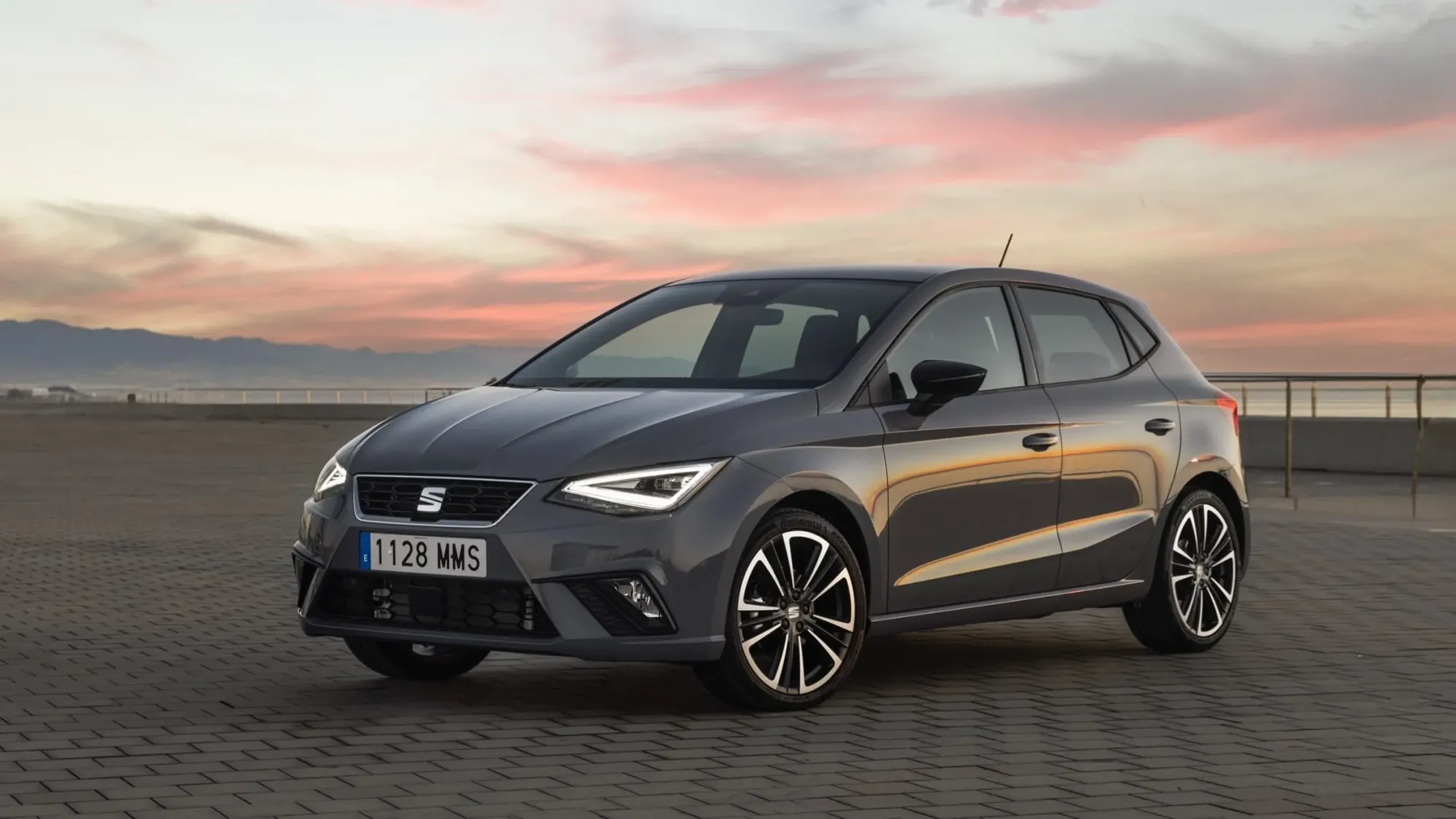 SEAT Ibiza edición aniversario, vista exterior frontal dinámica