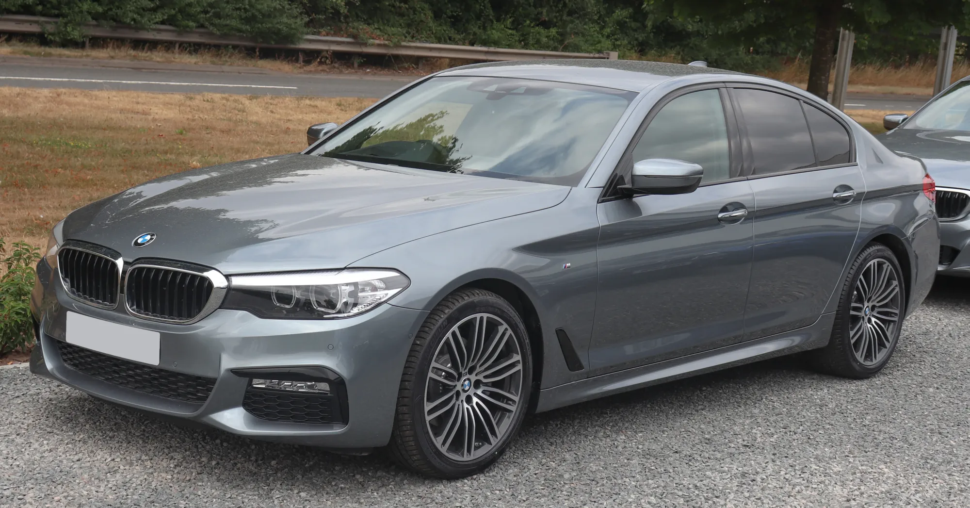 BMW 520d M Sport frontal con parrilla doble riñón