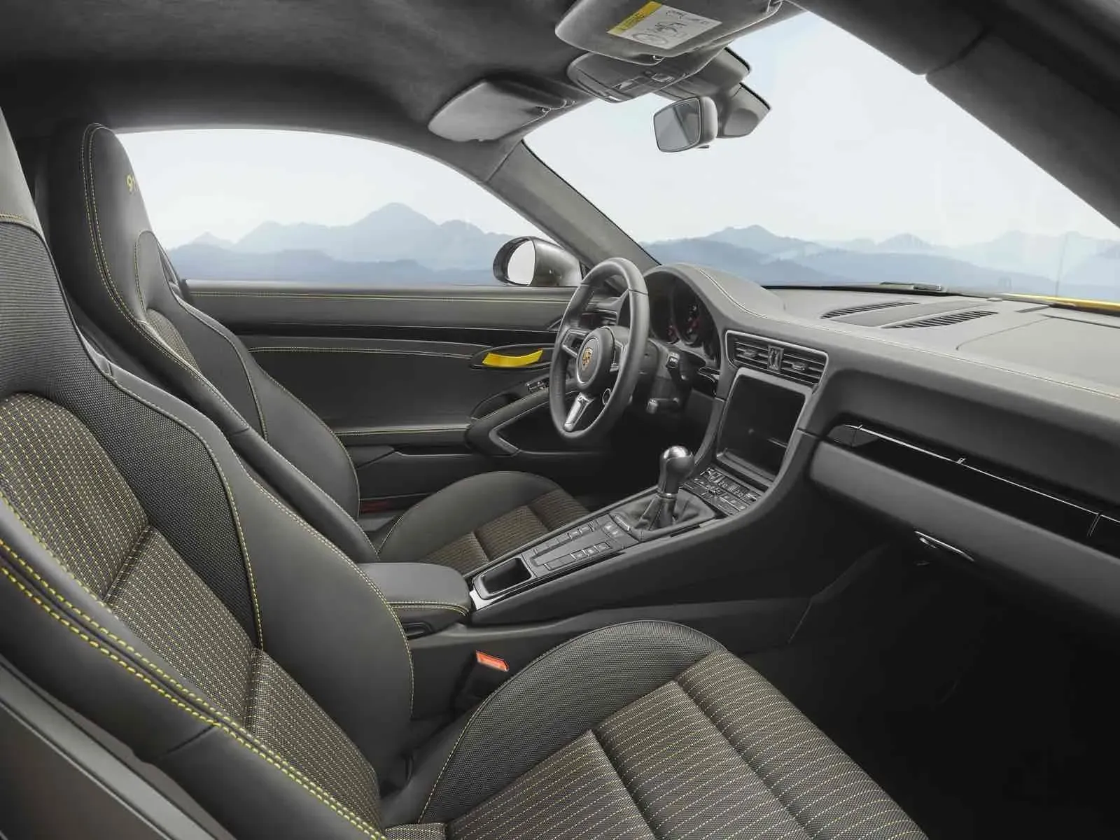 Interior y volante GT del Porsche 911 Carrera T