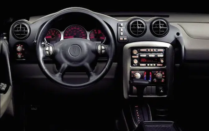 Interior del Italdesign Aztek con consola central