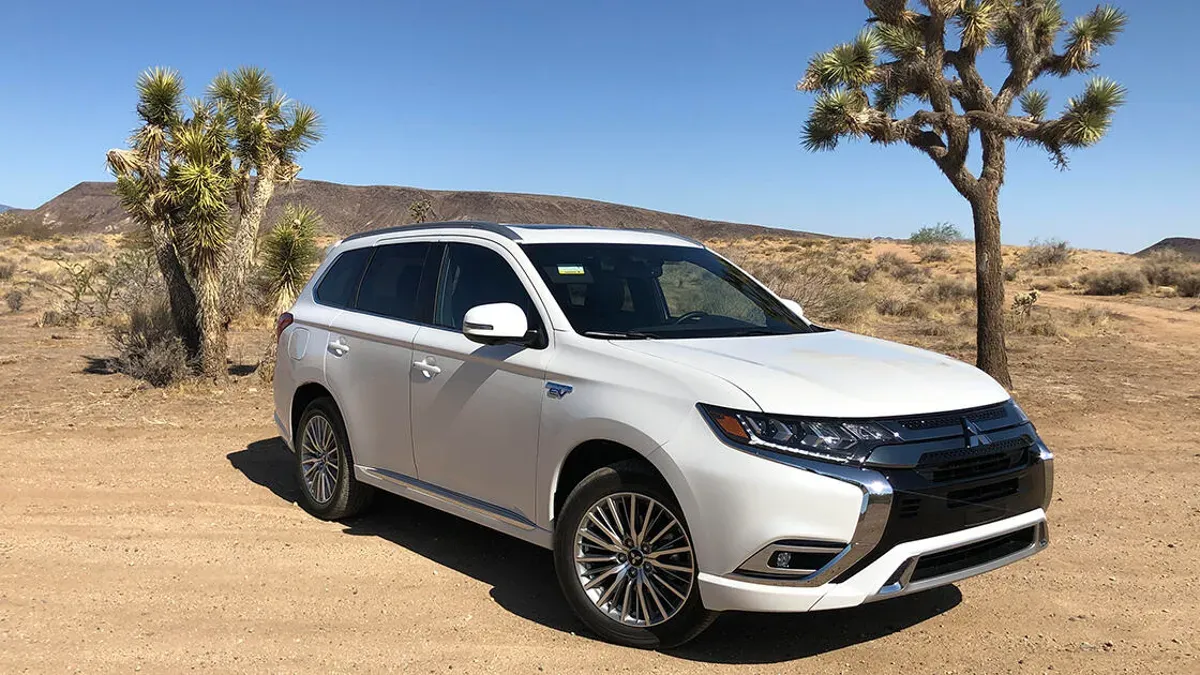 Mitsubishi Outlander PHEV 2025