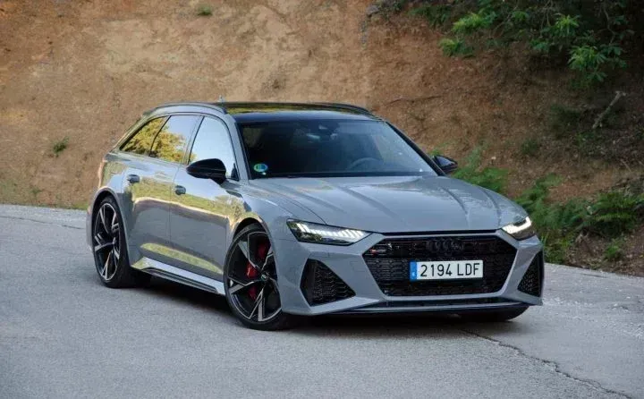 Audi RS6 Avant C6 en color azul