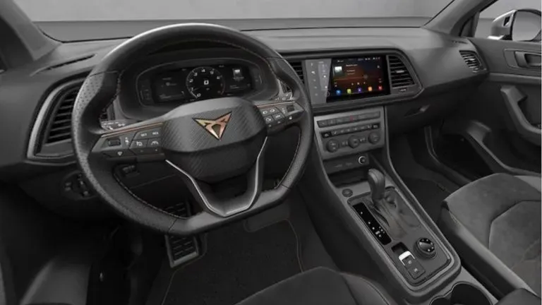 Interior del Cupra Ateca 190 CV con asientos bucket y pantalla digital