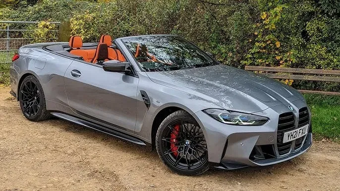 BMW M4 Cabrio Competition 2025 con capota bajada