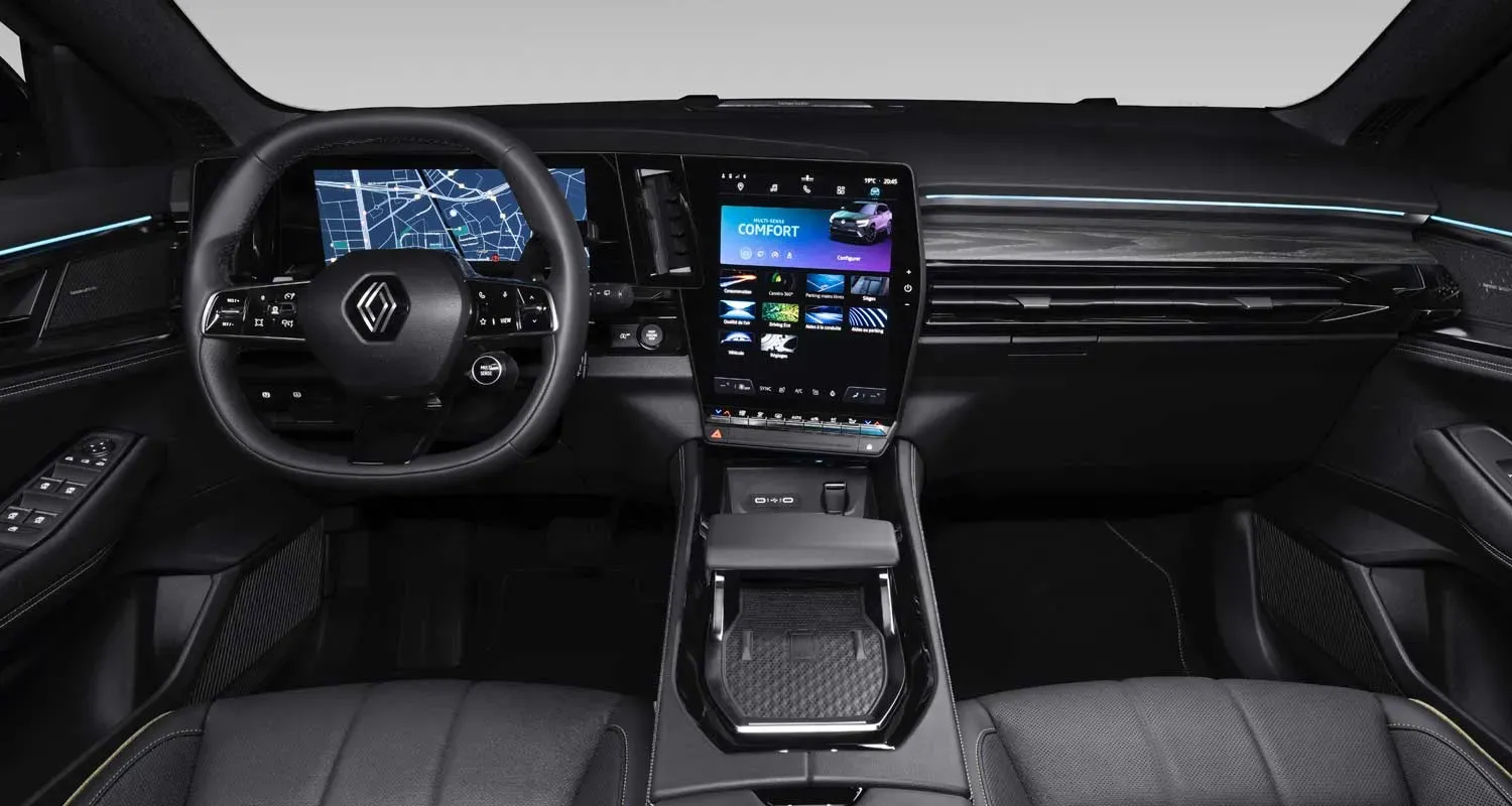 Interior Renault Austral con pantallas digitales