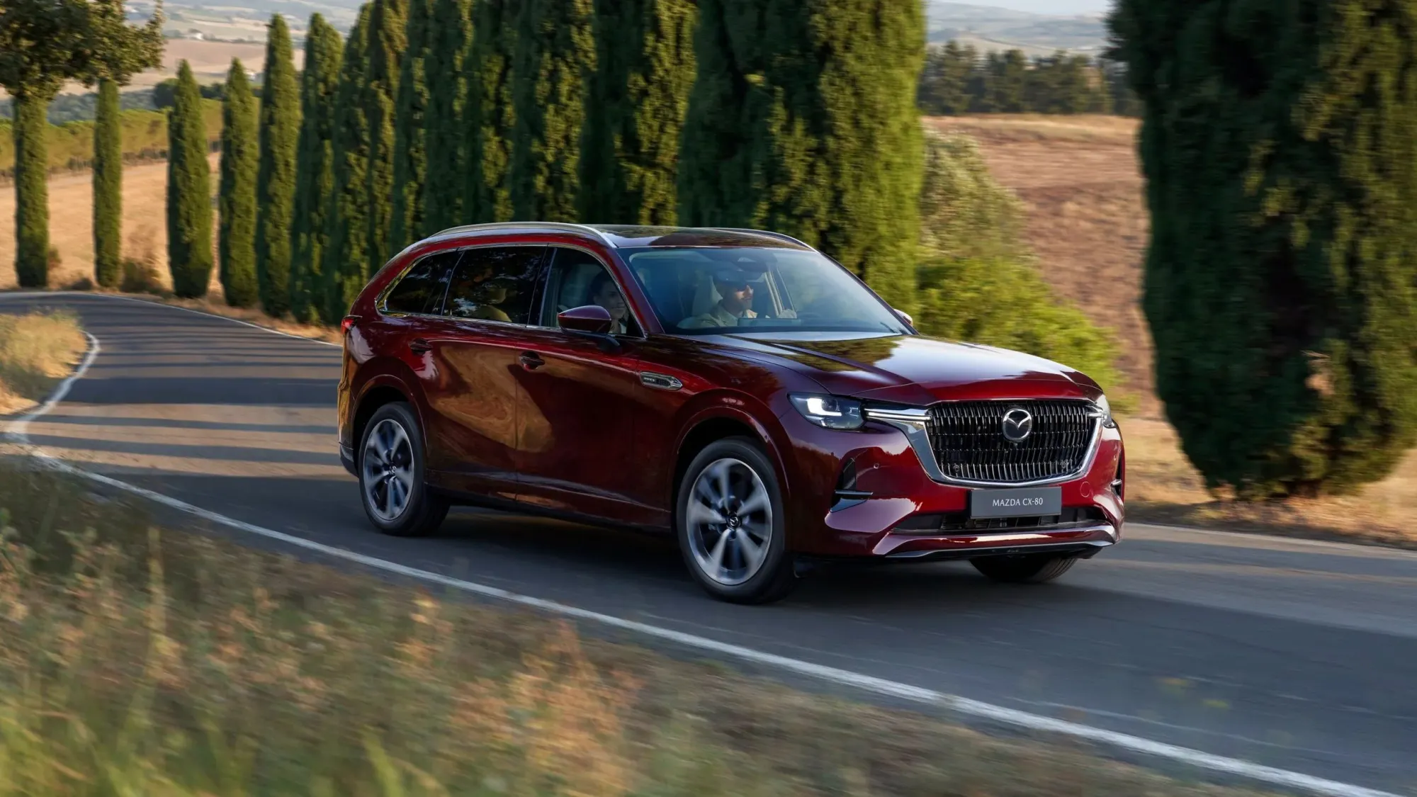 Mazda CX-80 Rojo en carretera