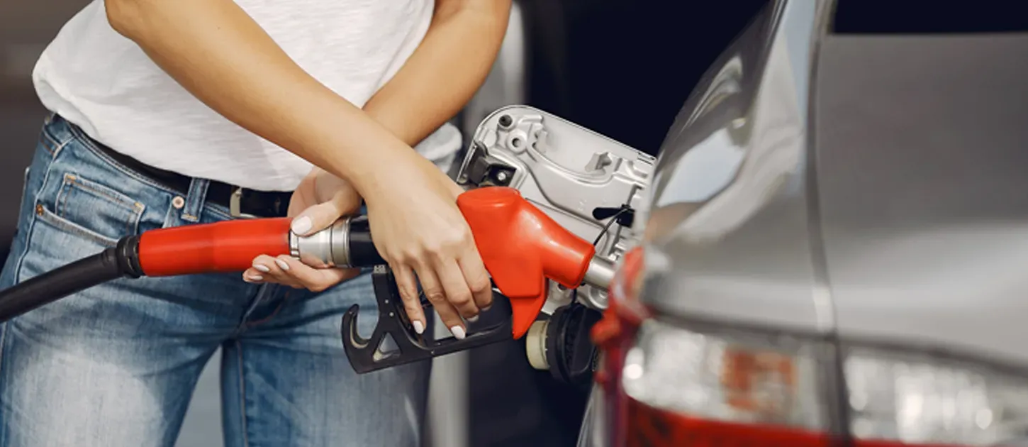Bomba de gasolina mostrando diferentes tipos de combustible