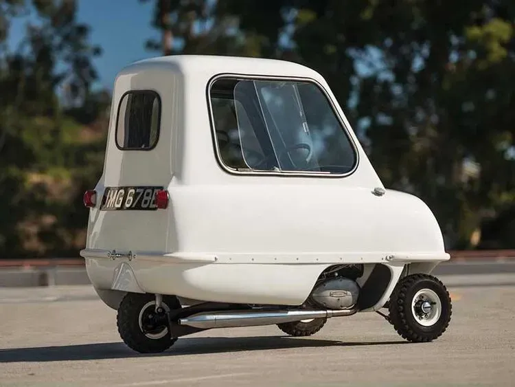 Peel P50 color blanco en posición lateral