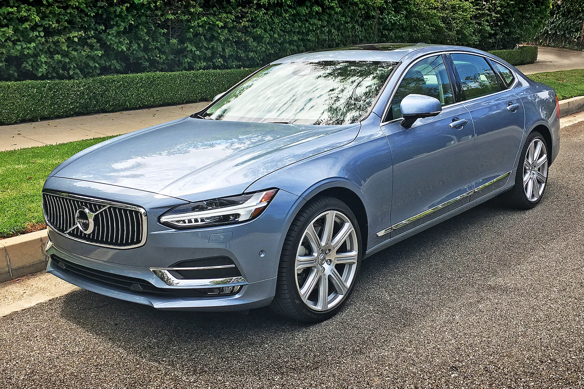Volvo S90 T6 2017 frontal y perfil