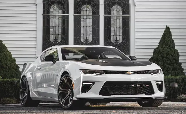 Chevrolet Camaro SS 1LE Blanco en carretera