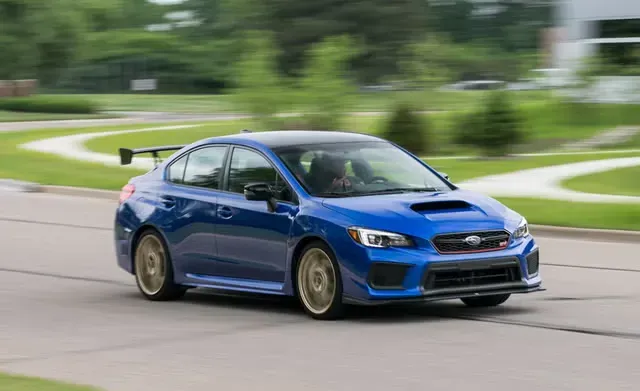 Interior y perfil del Subaru WRX STI Type RA