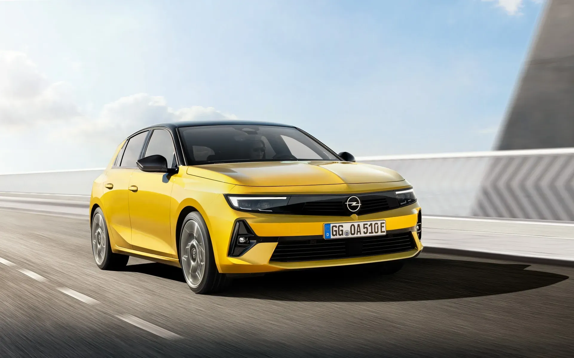 Nuevo Opel Astra L Amarillo perfil