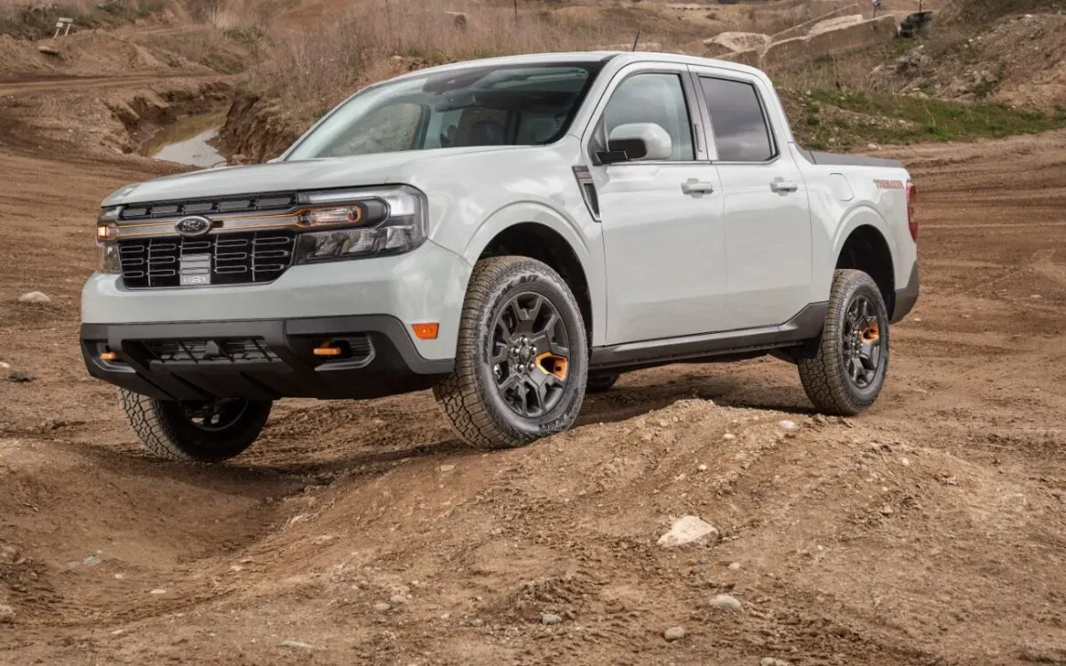Ford Maverick 2025 modelo Tremor en terreno todoterreno