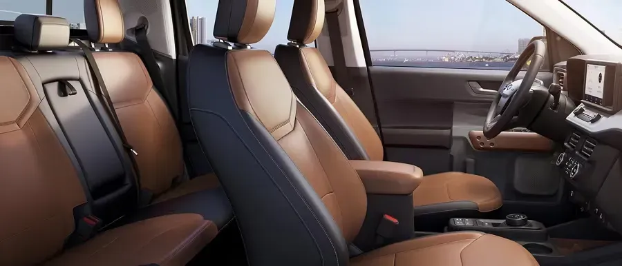 Interior de la Ford Maverick con pantalla táctil