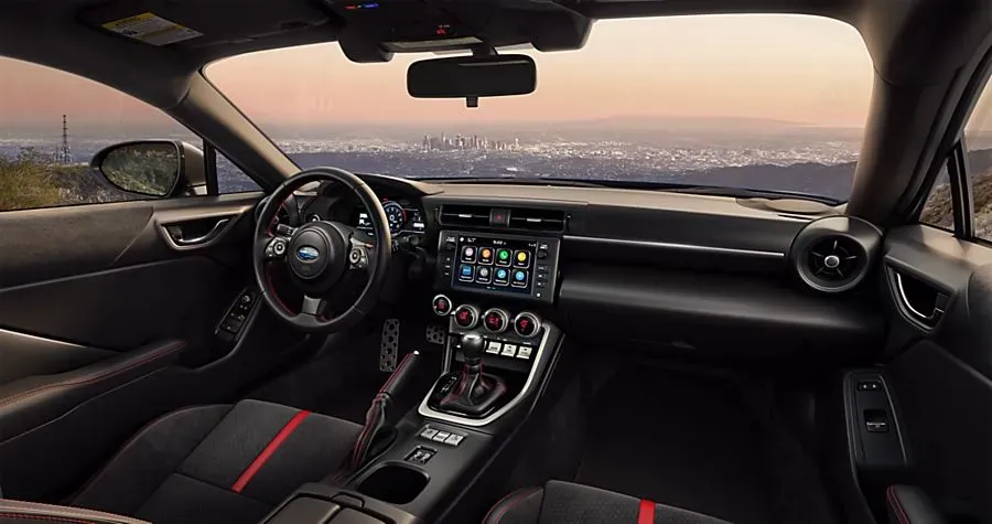 Interior del Subaru BRZ tS 2024