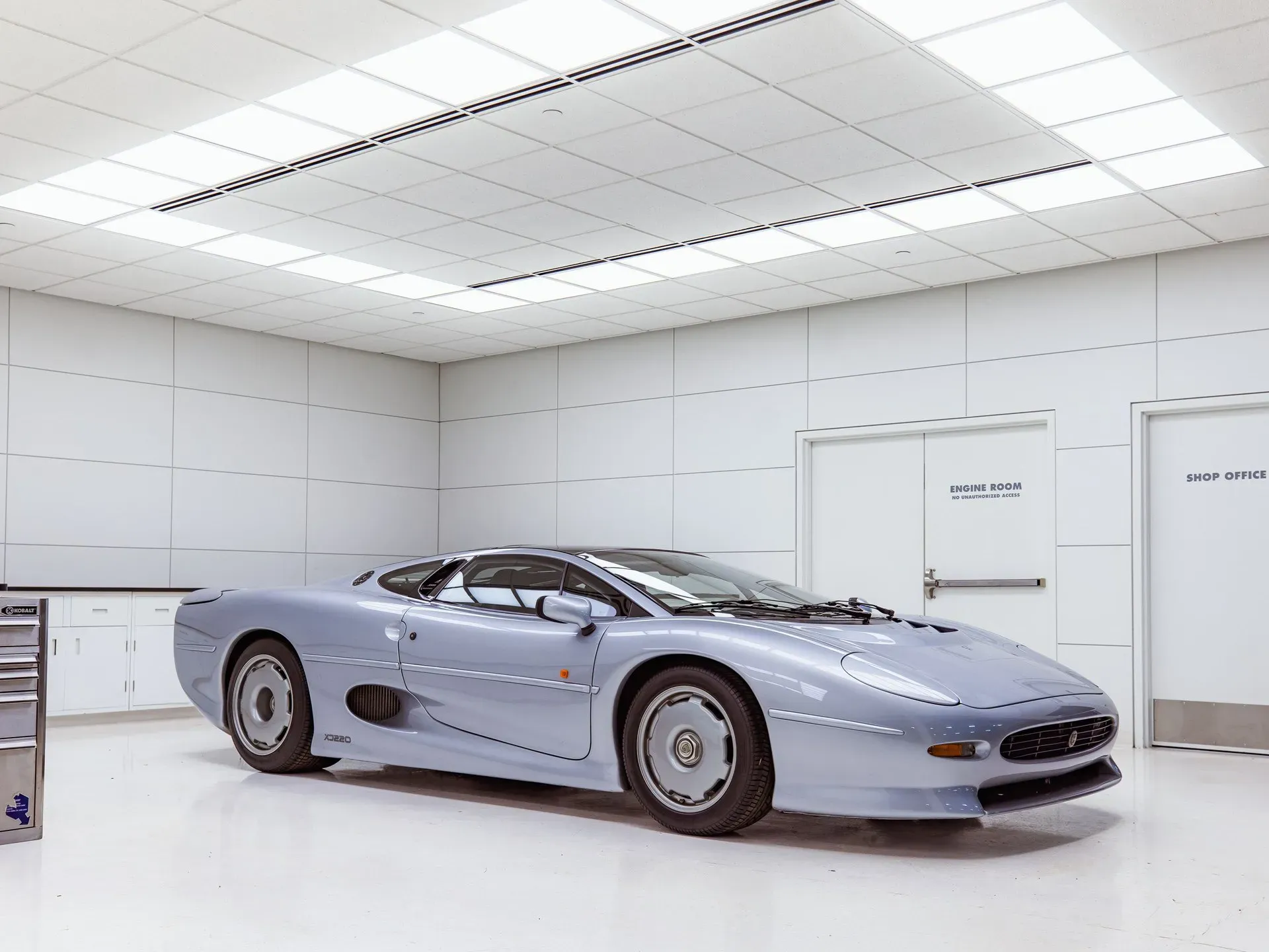 Jaguar XJ220 en ángulo tres cuartos delantero