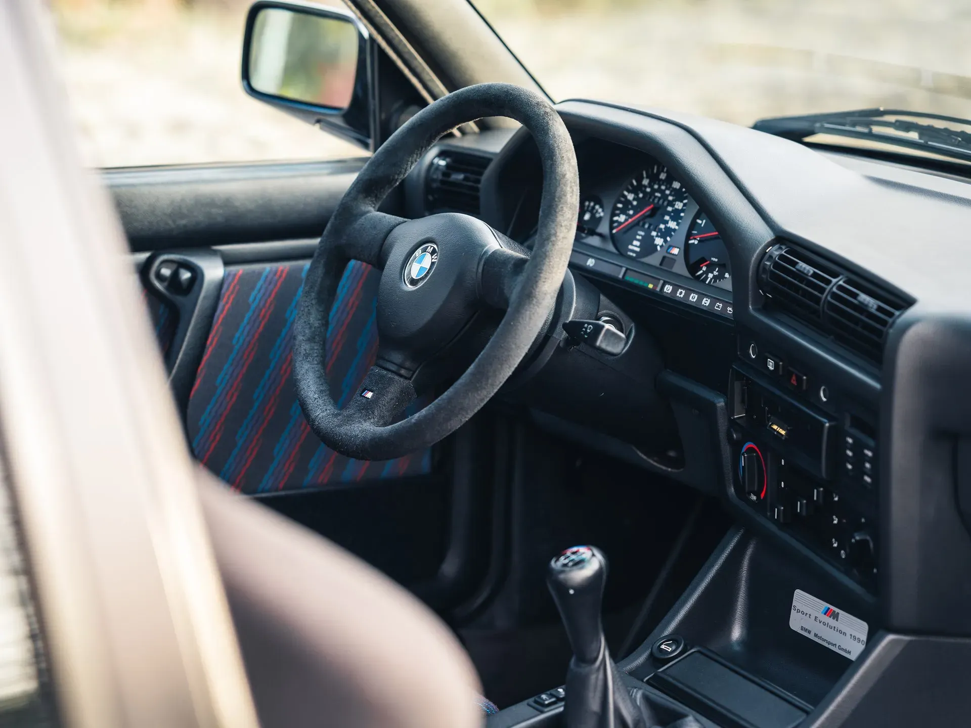 Interior del BMW M3 Sport Evolution con asientos de competición