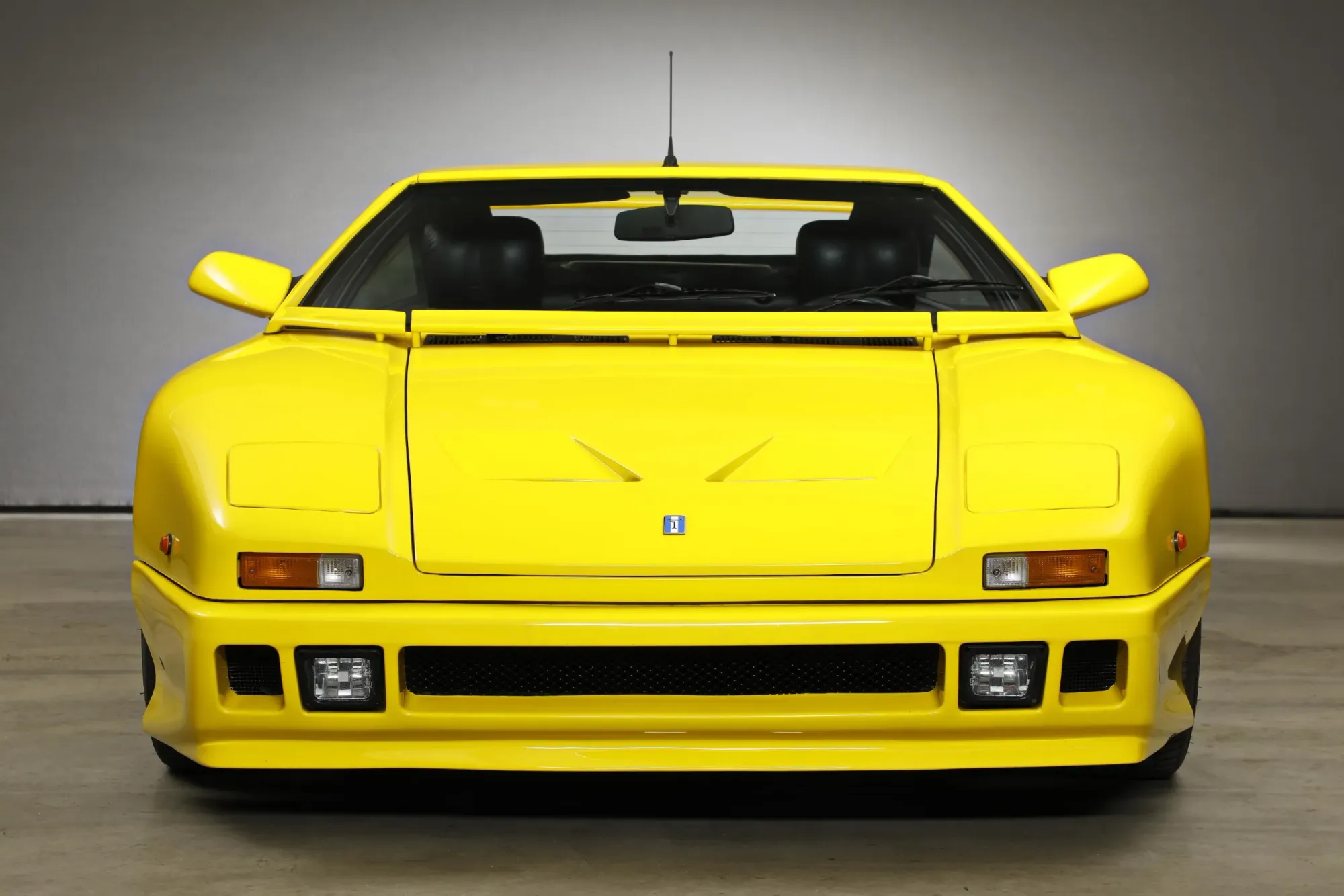 De Tomaso Pantera 90 Si en color amarillo