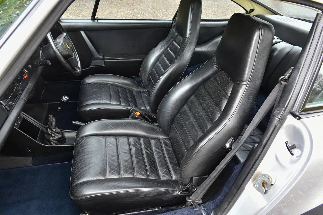 Interior del Porsche 911 Turbo 1975